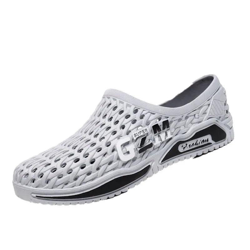 New Summer Men's Clog Shoes Anti-Slip Work Casual Student Sandals Breathable Toe Covering Beach Drifting Shoes PVC Material