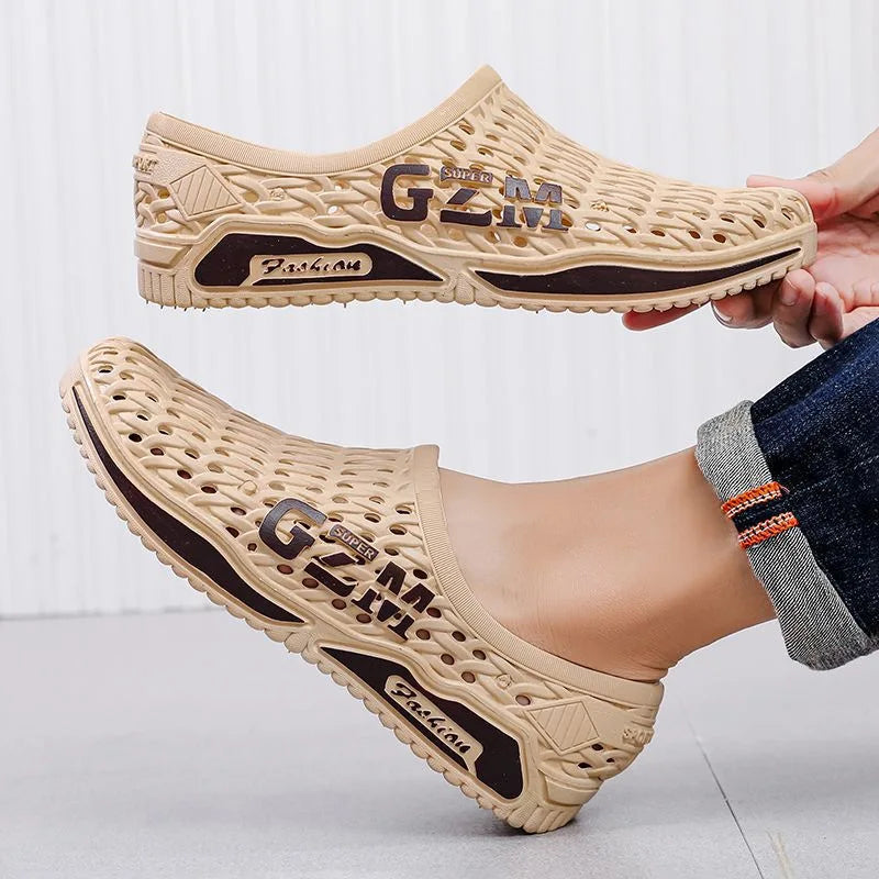 New Summer Men's Clog Shoes Anti-Slip Work Casual Student Sandals Breathable Toe Covering Beach Drifting Shoes PVC Material