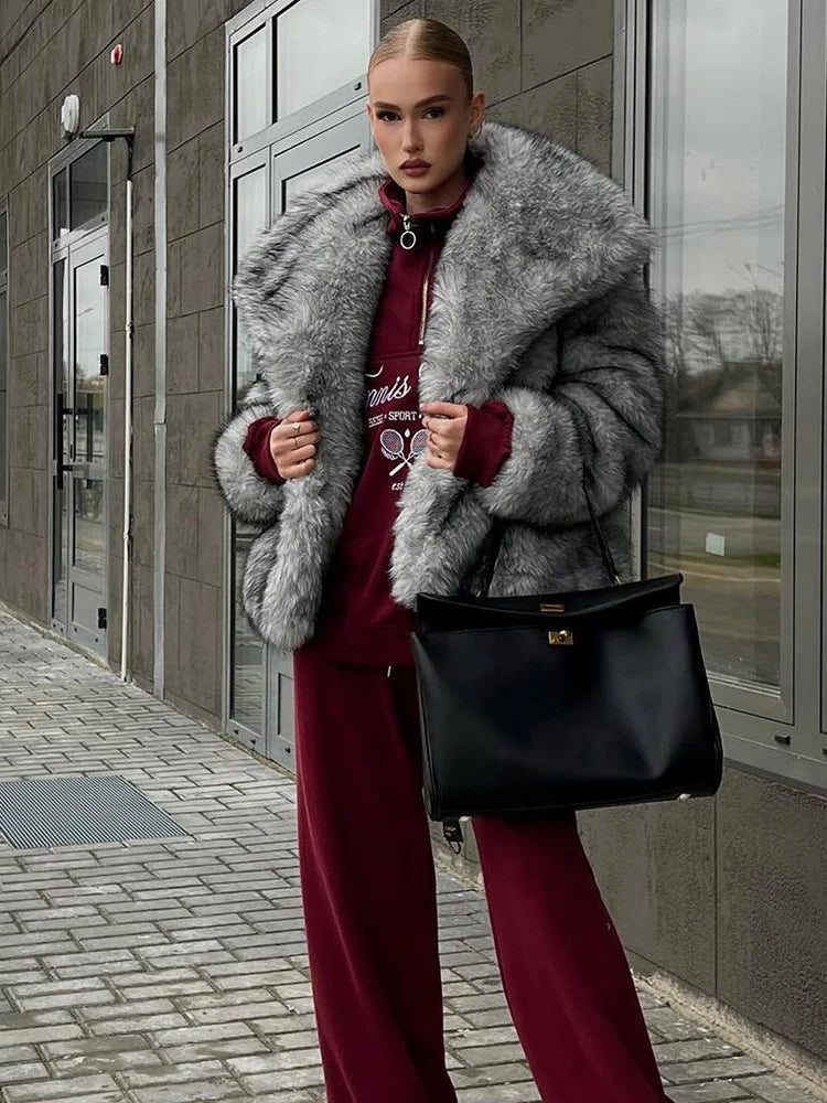 Grey Lapel Short Overcoat Lady Casual Turndown Collar Long Sleeves Comfortable Loose Faux Fur Coat Winter Vacation Street Wear