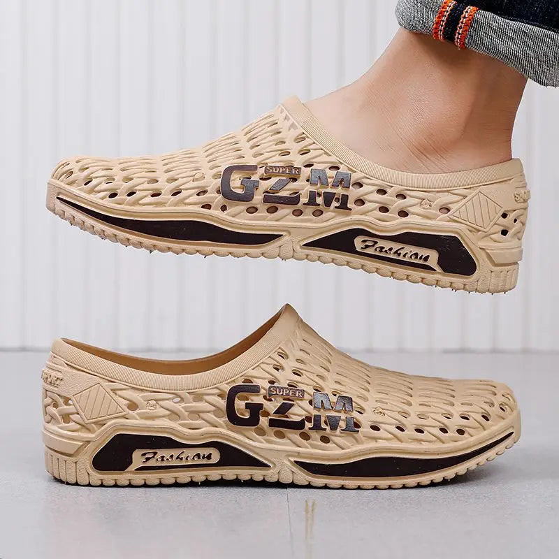 New Summer Men's Clog Shoes Anti-Slip Work Casual Student Sandals Breathable Toe Covering Beach Drifting Shoes PVC Material